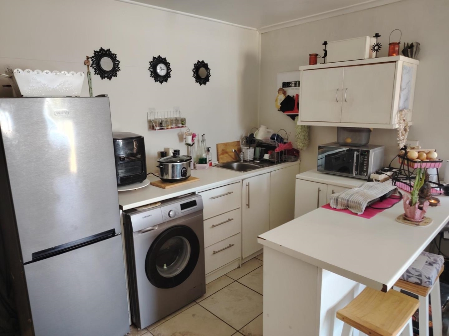 To Let 1 Bedroom Property for Rent in Oakdale Western Cape